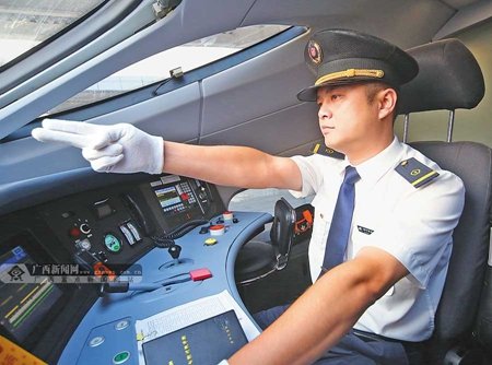 男生想要報(bào)考鐵路學(xué)校選什么專業(yè)好？