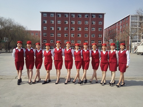 學(xué)高鐵乘務(wù)員石家莊哪個(gè)鐵路學(xué)校好就業(yè)？