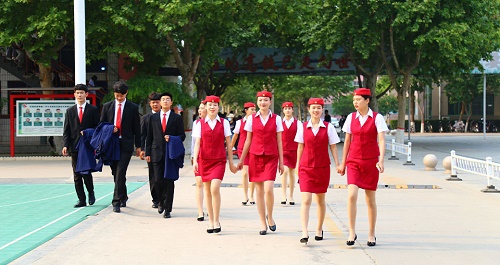 不滿15周歲能報名石家莊東華鐵路學(xué)校嗎？