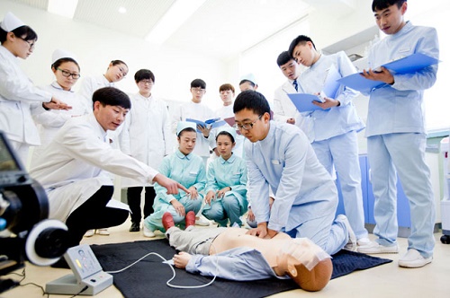 初中生為什么不能直接報(bào)臨床醫(yī)學(xué)和口腔醫(yī)學(xué)呢？