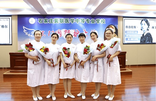 初中畢業(yè)想當(dāng)牙醫(yī)學(xué)什么專(zhuān)業(yè)