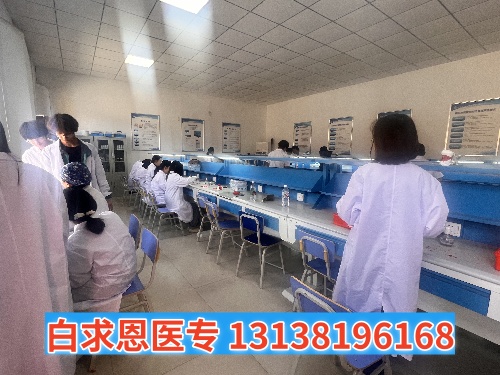 石家莊白求恩醫(yī)學(xué)中專學(xué)校多長時(shí)間放假一次？