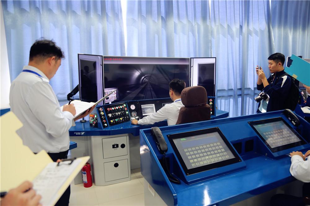 大專畢業(yè)后還能學(xué)火車司機(jī)嗎？有哪些要求