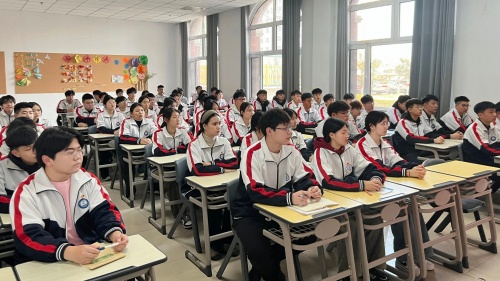 沒有報(bào)名中考能上石家莊東華鐵路學(xué)校嗎？